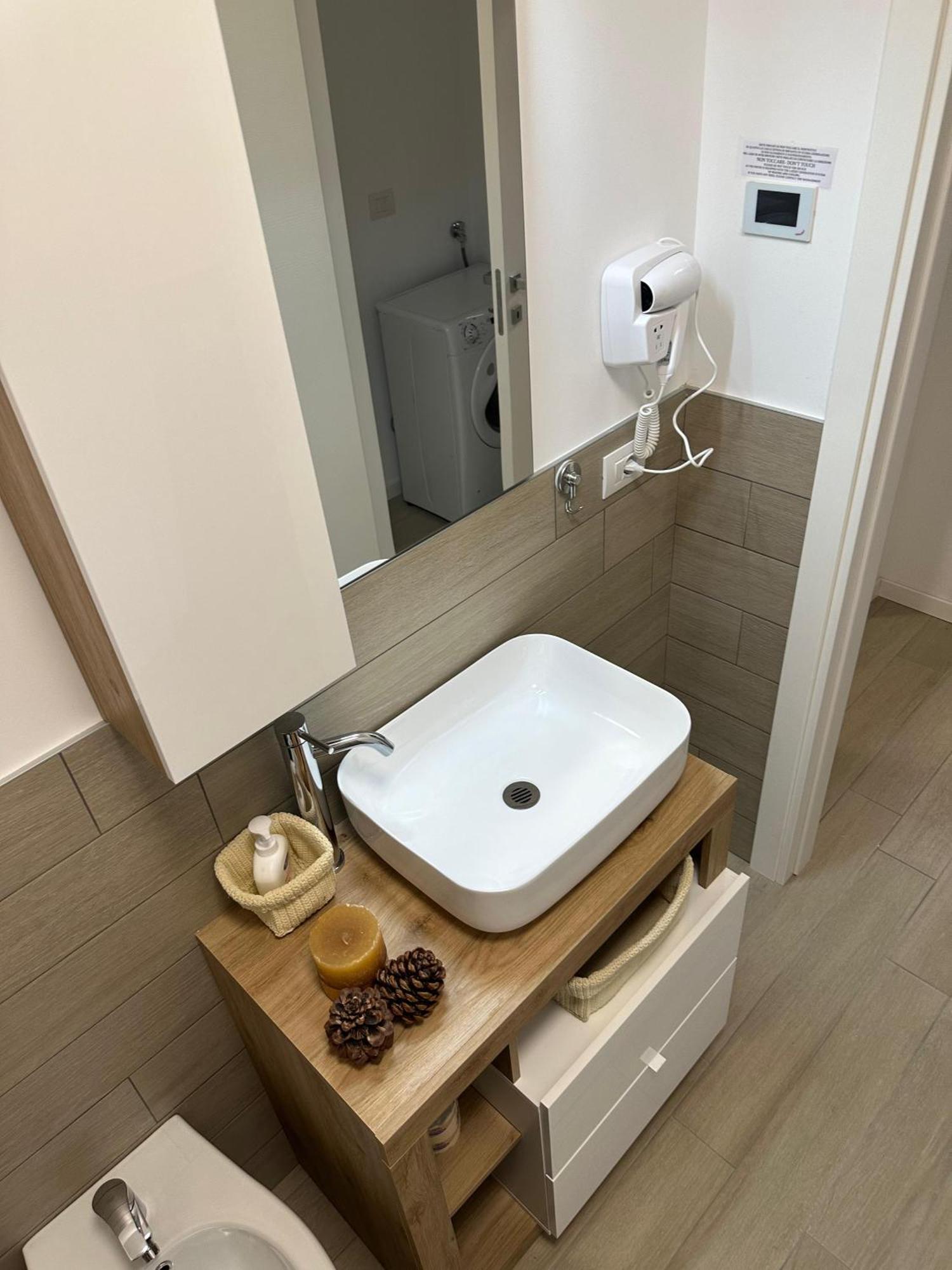 Casa Ideale Tim Appartmanti Moderni Vicina Al Centro レッコ エクステリア 写真