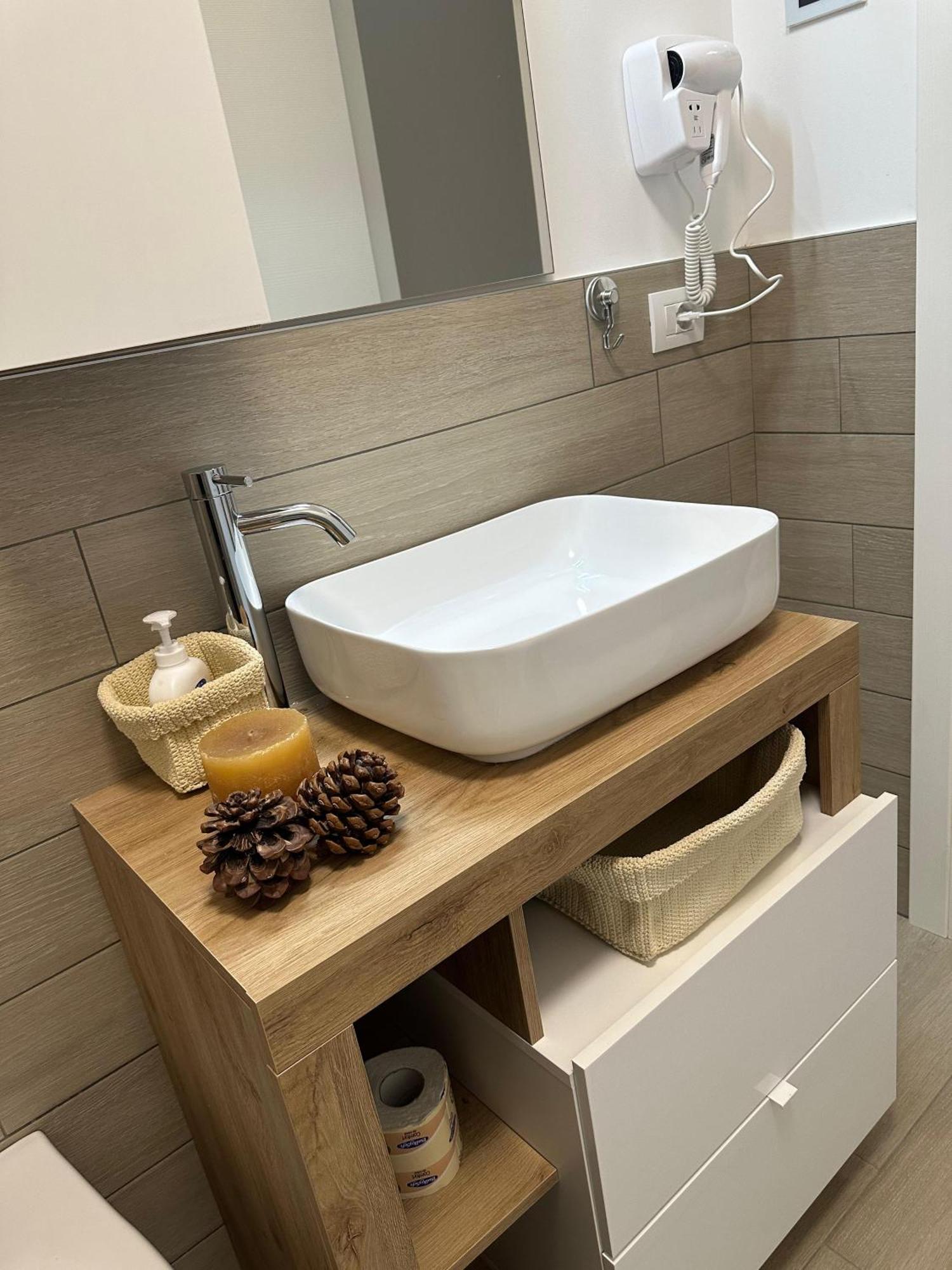 Casa Ideale Tim Appartmanti Moderni Vicina Al Centro レッコ エクステリア 写真