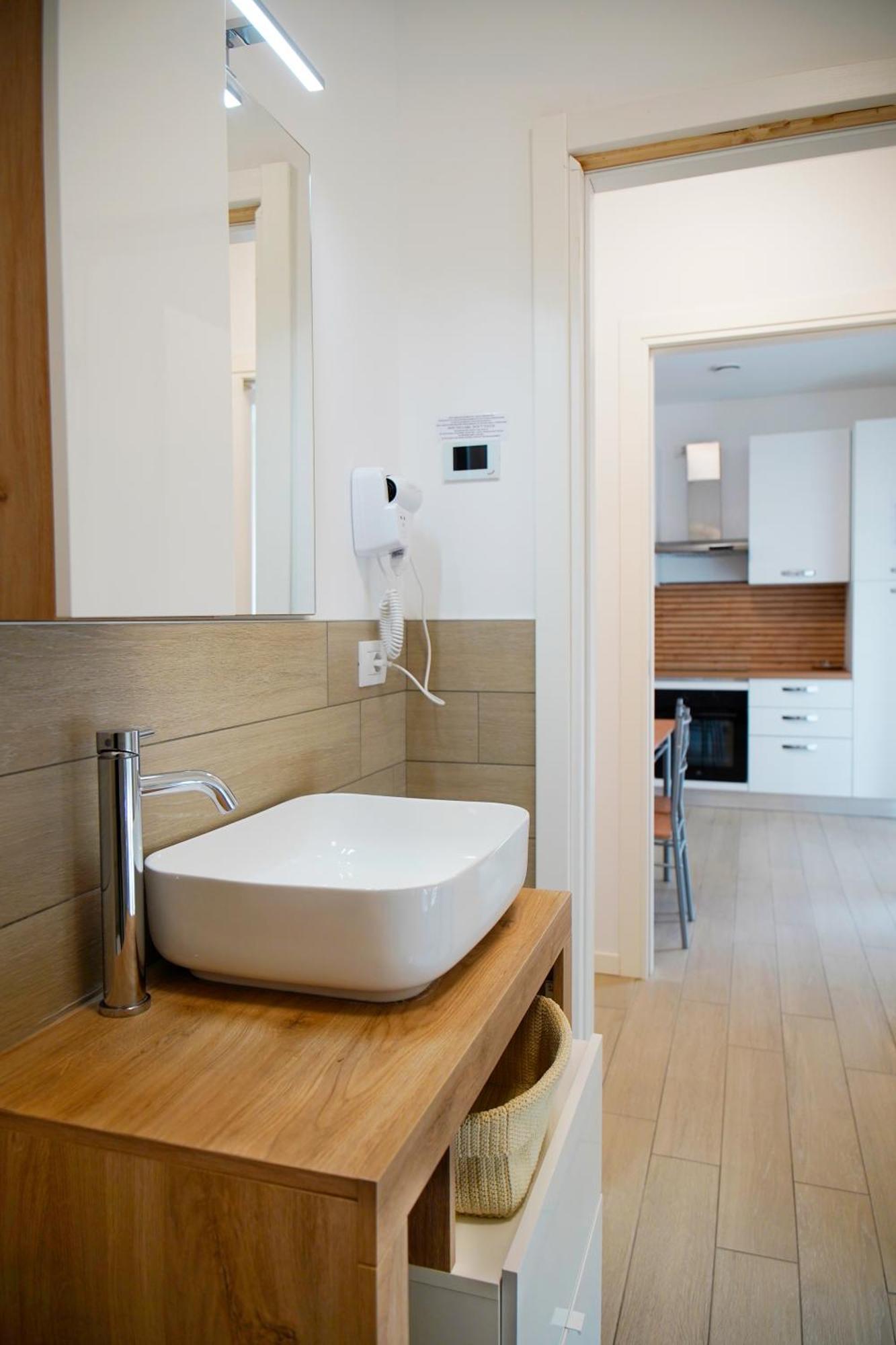 Casa Ideale Tim Appartmanti Moderni Vicina Al Centro レッコ エクステリア 写真