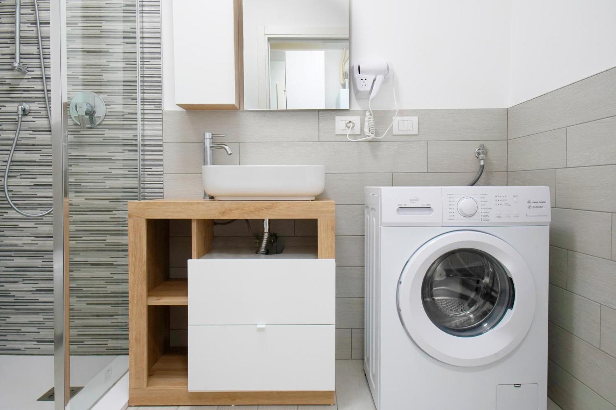 Casa Ideale Tim Appartmanti Moderni Vicina Al Centro レッコ エクステリア 写真